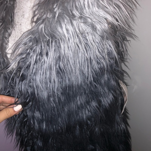 ❄️LYRIC CULTURE 3 SHADES OF GRAY FAUX FUR VEST❄️ - Picture 8 of 8